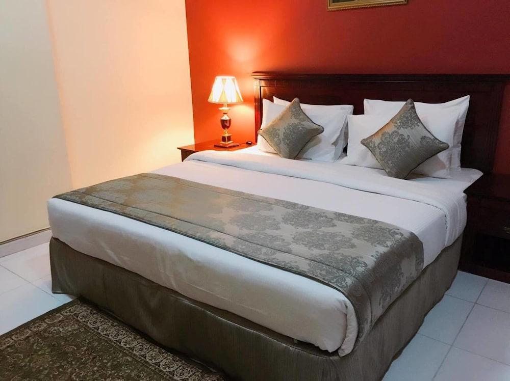 Al Maha Regency Hotel Suites - Managed By Aoudi Consultants Sharjah Eksteriør bilde